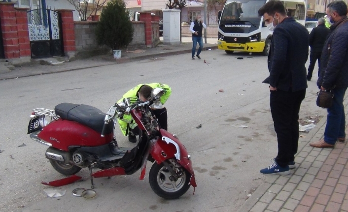 Arkadaşıyla yarış yaparken kaza yaptı, parçalanan motosikletini bırakıp kayıplara karıştı