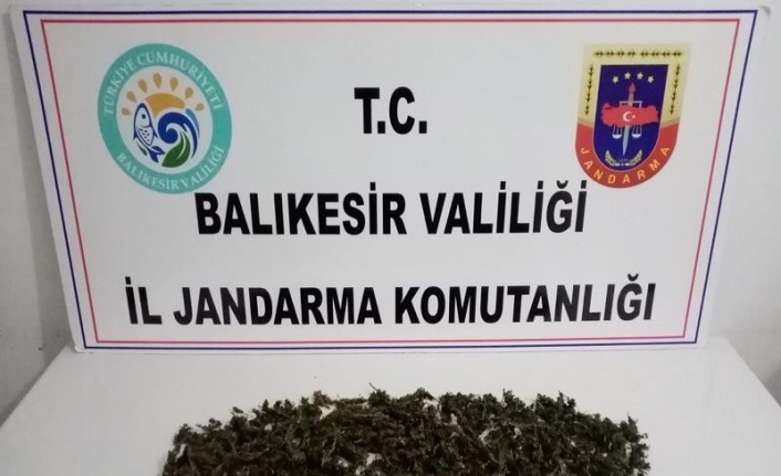 Ayvalık’ta uyuşturucu tacirleri jandarmadan kaçamadı