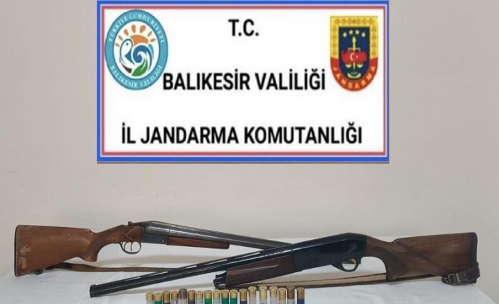 Balıkesir’de jandarma 12 aranan şahsı yakaladı