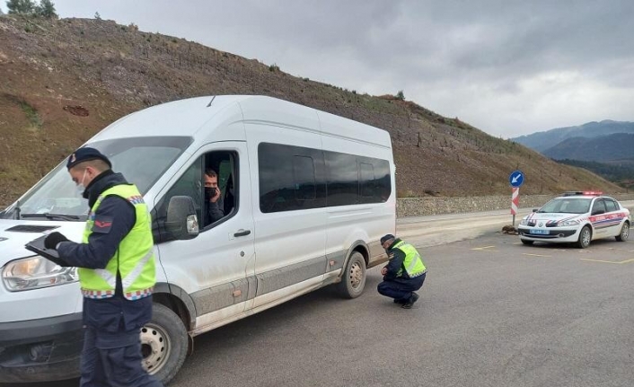 Balıkesir’de jandarmadan kar lastiği uygulaması