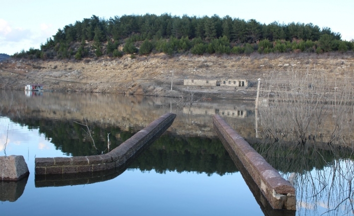 Baraj suyu çekildi, 2 bin yıllık tarihi köprü gün yüzüne çıktı