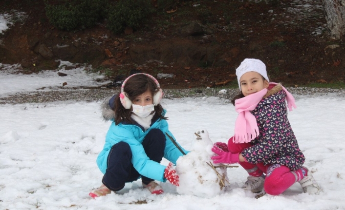 Bergama’da uzun bir süre sonra kar sevinci