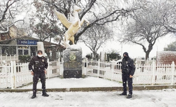 Burhaniye polisi kurallara uymayanlara göz açtırmıyor