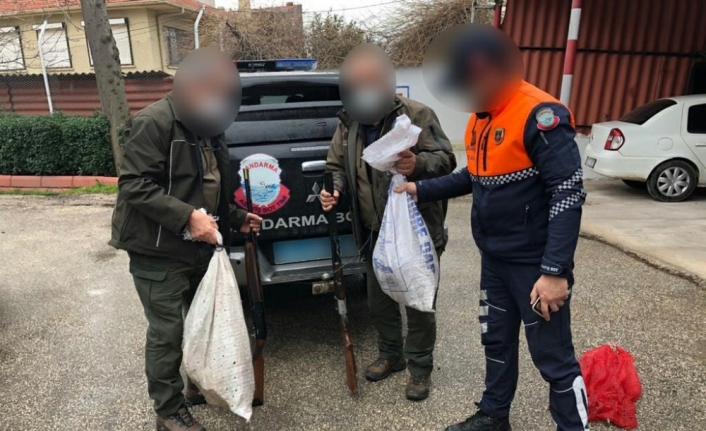 Bursa’da gölde kaçak avcılık yapan iki kişi yakalandı