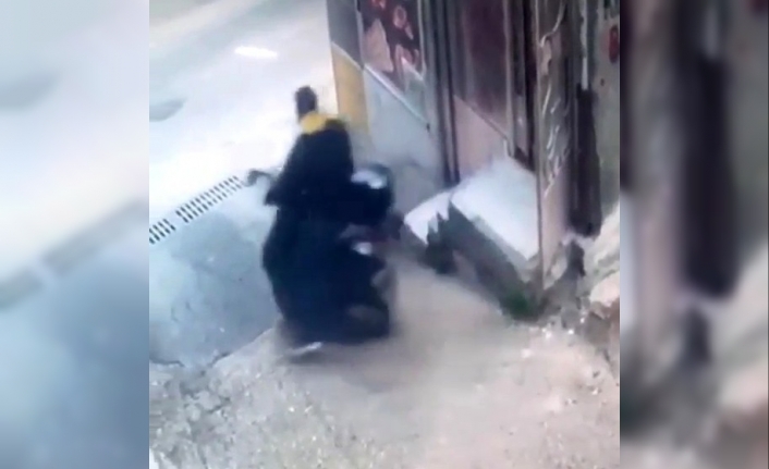 Bursa’da güpegündüz motosiklet hırsızlığı kamerada
