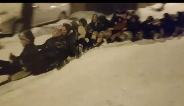 Bursa’da kar çılgınlığı...45 kadın aynı anda böyle kaydı