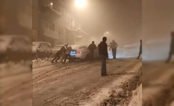 Bursa’da kar kazaları kamerada...Sürücüler zor anlar yaşadı