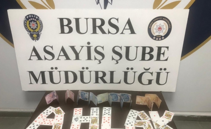 Bursa’da yeni yıla kumar oynayarak girenlere polis baskını