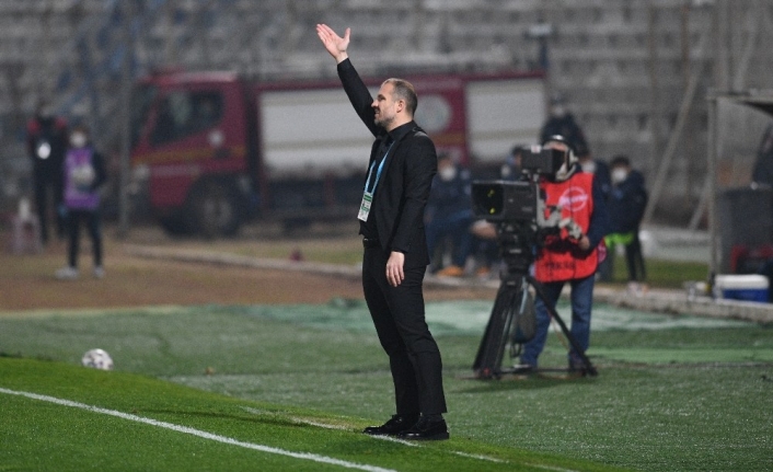 Bursaspor Teknik Direktörü Mustafa Er: "Asla teslim olmayın"