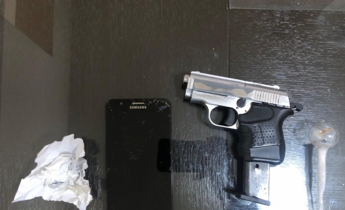 Gasp zanlısı polisten kaçarken kaza yapınca yakalandı