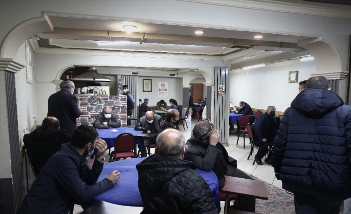 Güvenlik kameralarıyla izlenen, gizli geçitli dernek lokaline şok baskın