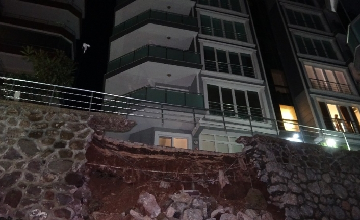 İstinat duvarı çöktü, sesi duyan "deprem oluyor" zannetti