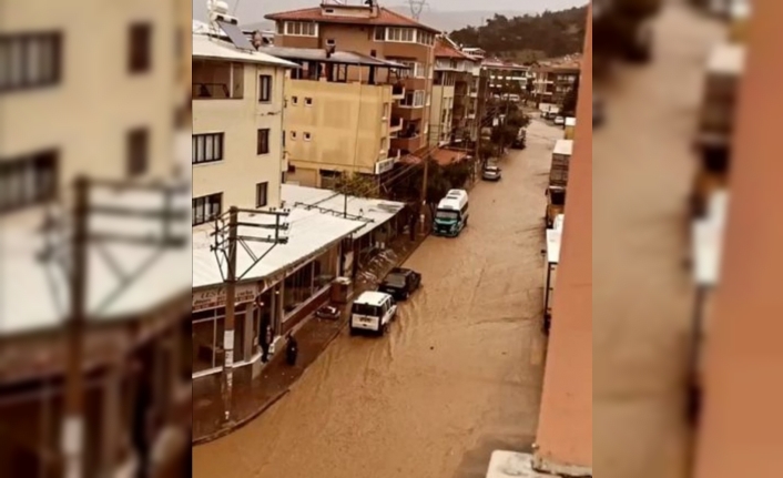 İzmir yağmura teslim