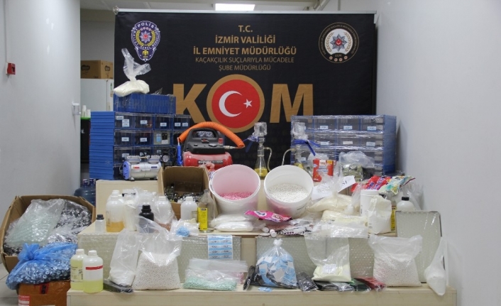 İzmir’de 10 milyon TL değerinde kaçak vücut geliştirme hapları ele geçirildi
