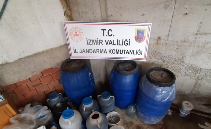 İzmir’de jandarma 600 litre kaçak şarap ele geçirdi