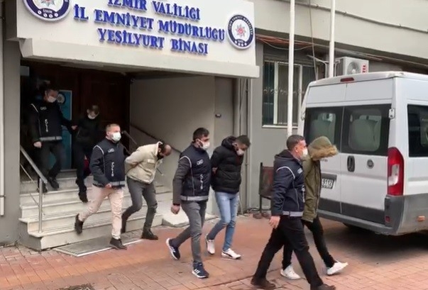 İzmir’de yabancı uyruklu kadınları fuhuşa zorlayan 6 zanlı tutuklandı