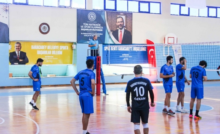 Karacabey Belediyespor voleybolda tam gaz