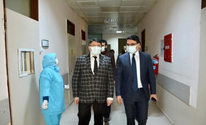 Kaymakam Ünsal, sağlık çalışanlarının yeni yılını kutladı