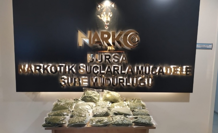 Narkotik ekipleri 15 kilo uyuşturucu ele geçirdi