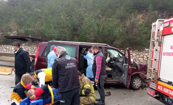 (Özel) Bursa’da yağışla gelen kazada can pazarı: 10 yaralı