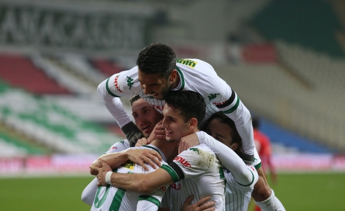 TFF 1. Lig: Bursaspor: 1 - Altınordu: 0 (İlk yarı sonucu)