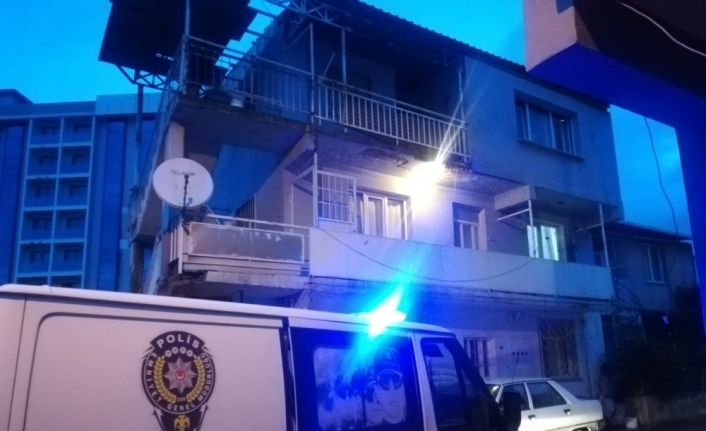 Yaşlı adam karısını baltayla ağır yaraladı