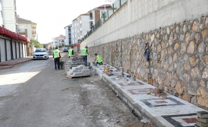 75 sokakta kaldırım çalışması sürüyor