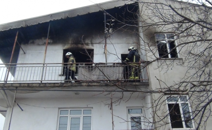 Alevlere teslim oldu, mahalle sokağa döküldü