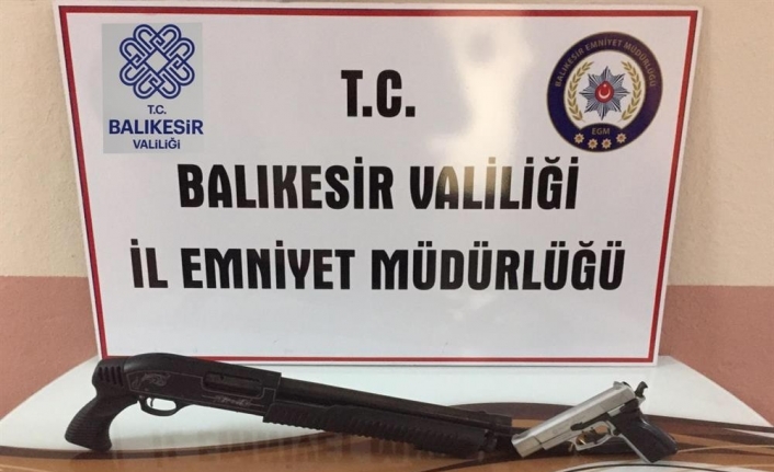 Balıkesir’de polis 14 aranan şahsı yakaladı