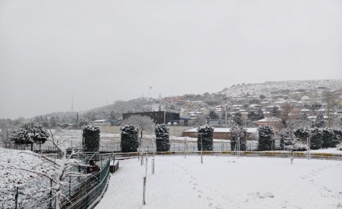 Balıkesirliler güne karla uyandı