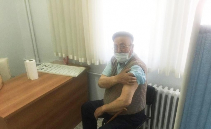 Burhaniye’de 75 yaş üzeri vatandaşlar aşılandı