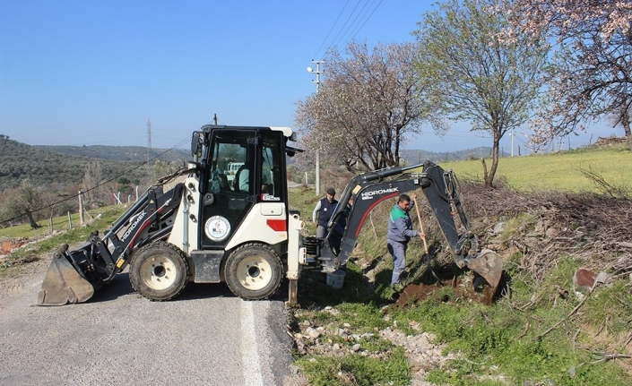 Burhaniye’de Bahadınlı yolu ağaçlandırıldı