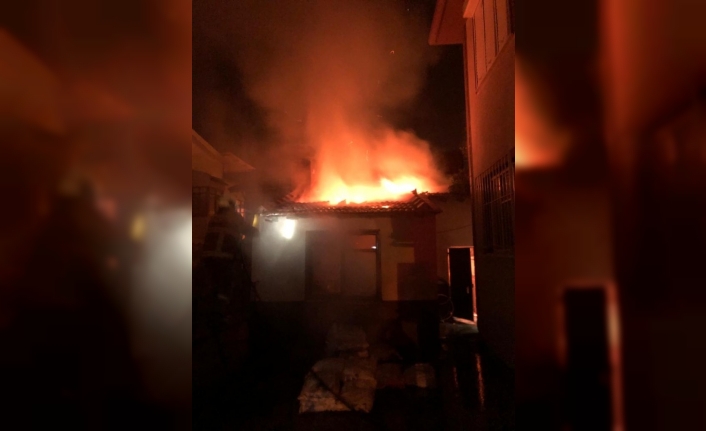 Burhaniye’de bir apartmanın kazan dairesinde çıkan yangın korkuttu
