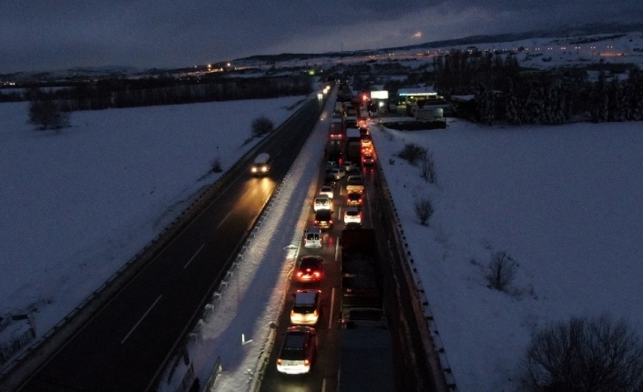 Bursa-İzmir karayolu 17 saat sonra trafiğe açıldı