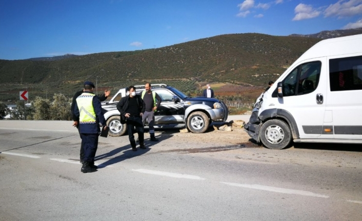 Bursa’da engelli öğrencileri taşıyan servis kaza yaptı, öğrenciler ölümden döndü