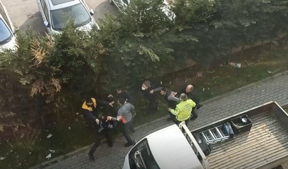 Bursa’da iki grup arasında çıkan park kavgasını polis ekipleri ayırdı
