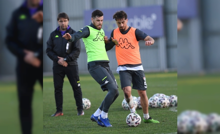 Bursaspor, Giresunspor maçı hazırlıklarına 12 eksikle devam etti