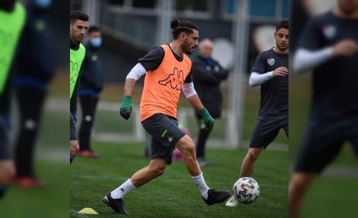 Bursaspor’daki eksikler kervanına Özer Hurmacı da katıldı