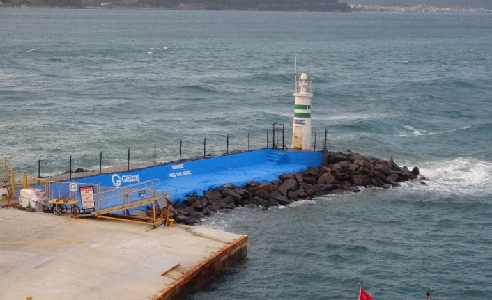 Çanakkale Boğazı’nda geçici olarak feribot seferleri durduruldu