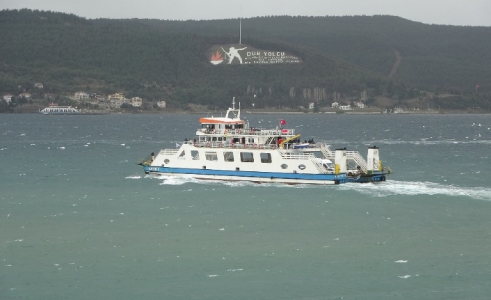 Çanakkale’de beklenen kar yağışı nedeniyle ada seferleri iptal edildi