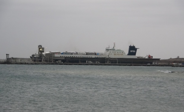 Çanakkale’de yanan Ro-Ro gemisindeki yangın kontrol altına alındı