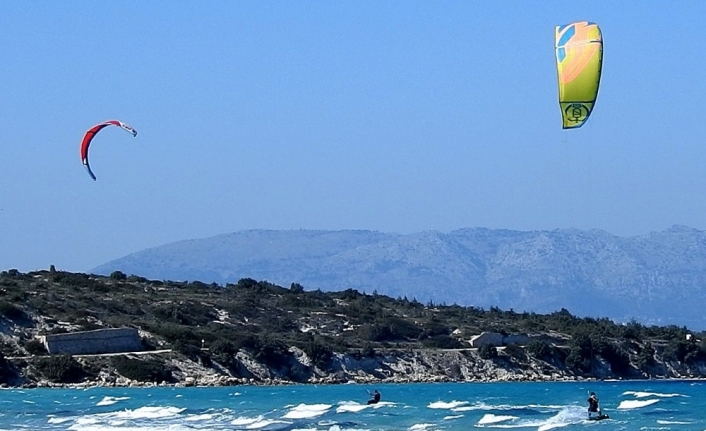 Çeşme’de Şubat ayında kite surf keyfi