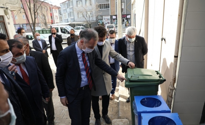 Çöp konteynırı dağıtımları devam ediyor