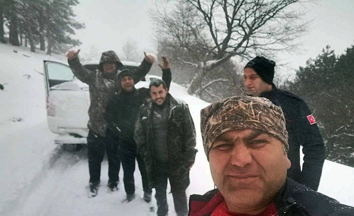Dağda donmak üzereyken itfaiye ekipleri yetişti
