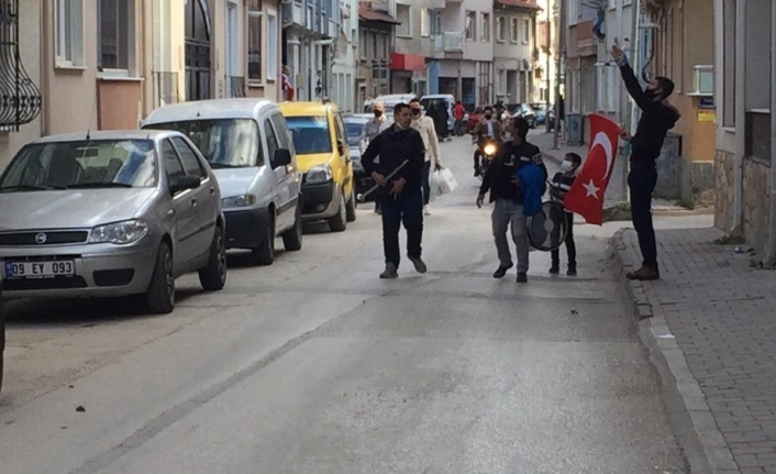 Davul zurna eşliğinde sokak sokak gezip para topladılar