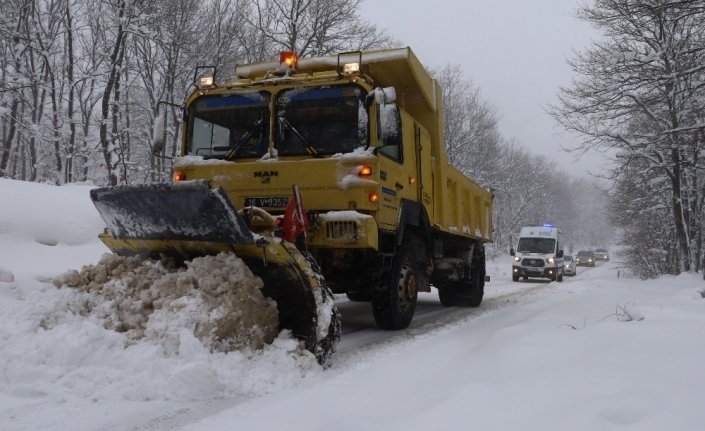 Geçit vermeyen yollar hayat kurtarmak için açıldı