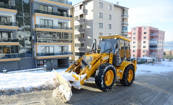 Gemlik Belediyesi’nden 24 saat kar mesaisi