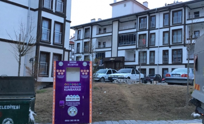 İvrindi Belediyesinden kıyafetlere geri dönüşüm