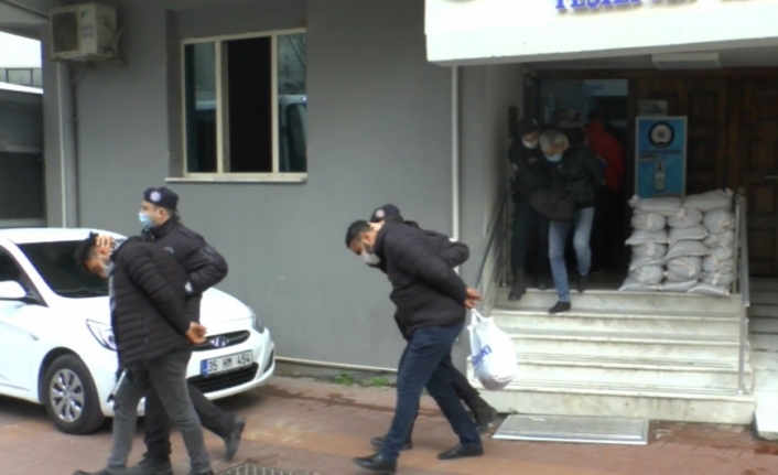 İzmir merkezli silah kaçakçılığı yapan suç örgütüne operasyon: 9 kişi tutuklandı