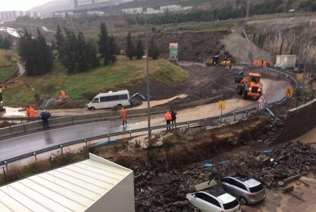 İzmir Valiliğinden sel felaketiyle ilgili son dakika açıklaması